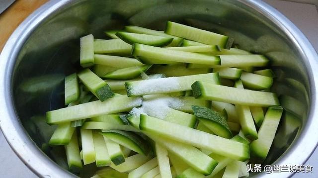 香辣萝卜干腌制方法，酸辣萝卜干的腌法（川味腌萝卜干的正宗做法）