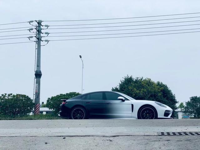 亮膜和哑膜有什么区别，彩盒亮膜和哑膜有什么区别（汽车改色膜的新玩法）