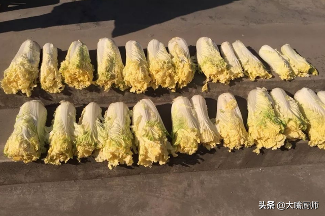 怎样腌酸菜，春天怎样腌酸菜（东北大娘教我腌酸菜）
