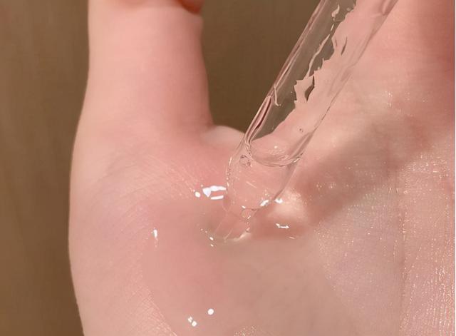 olay淡斑小白瓶，olay淡斑小白瓶真能祛斑吗（OLAY小白瓶和科颜氏淡斑精华对比测评）