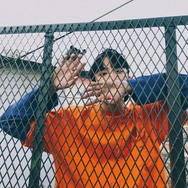 【优质/男】左灯右行，微信头像，【优质/男】左灯右行（我爱你有种左灯右行的冲突）