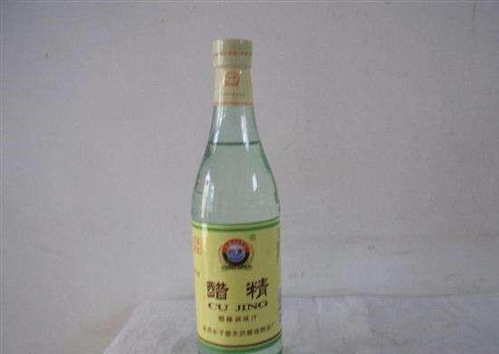 马桶水垢清除妙招，马桶水位线水垢怎么去除（马桶有污垢就用“去污水”）