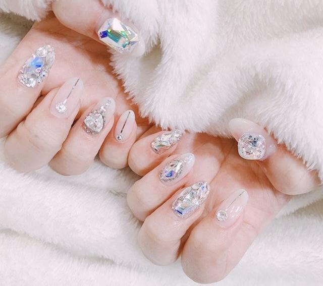 透明指甲油怎么涂好看，指甲涂透明指甲油好不好（赶走夏日炎热怎能少得了它）