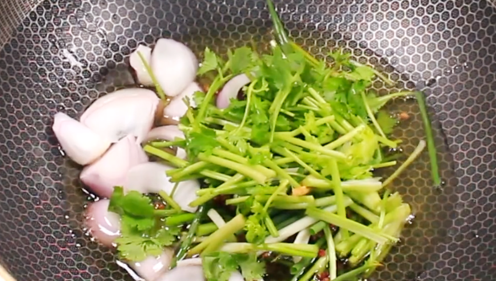 图片[3]-【懒人版葱油鸡】做法步骤图 简单又美味 2分钟学会-起舞食谱网