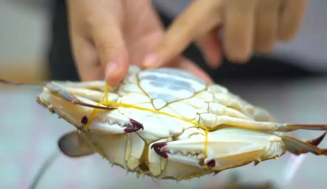 螃蟹蘸料怎么调好吃，清蒸螃蟹的蘸料怎么弄（大闸蟹吃了还想吃）