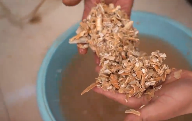 热水器清理水垢，家用燃气热水器水垢清理方法（2年不洗的热水器水垢多到没朋友）