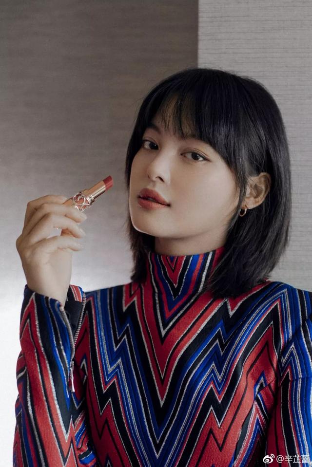 亚洲女生纯情脸，欧美女生性感身材，亚洲魔性笑容（你是高级脸还是纯情脸图片）