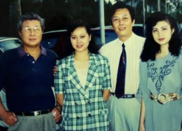 唐国强两段情：前妻除夕夜自杀，二婚娶小12岁妻子，成人生赢家