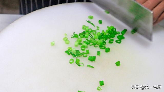 怎样做美味的红烧扁鱼，红烧扁鱼怎么做法大全窍门（做出来鲜嫩入味）