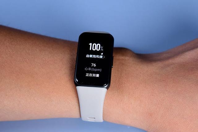 荣耀手环5和5i区别，荣耀手环5i和荣耀手环5哪个好（荣耀手环6详细评测）