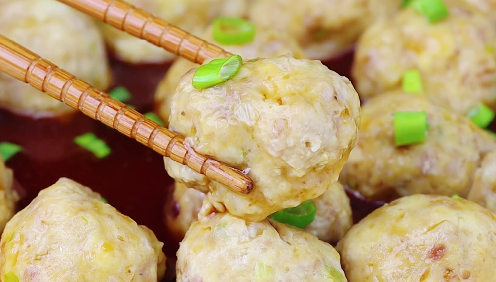 【五花肉豆腐丸子】做法步驟圖 孩子愛吃 常吃個子長得高-起舞食譜網