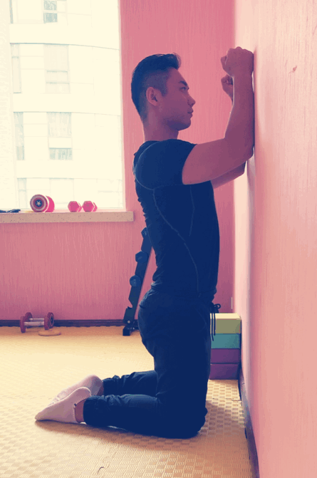 怎么改善驼背，驼背怎么办，怎么改善驼背（6个动作让你恢复挺拔完美体态）