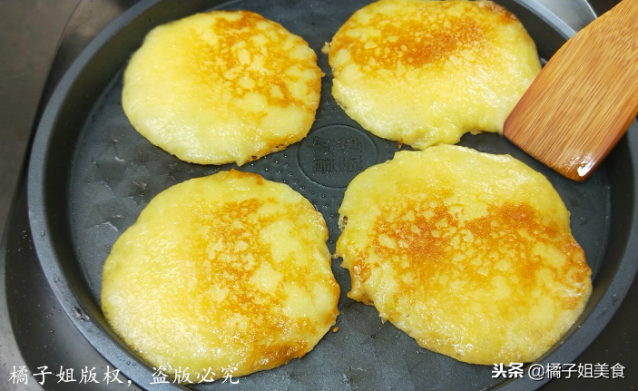 【橙子糯米烙餅】做法步驟圖  軟糯香甜 一看就會-起舞食譜網