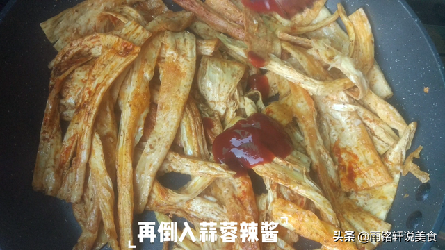 辣条的制作过程，怎么在家里自己制作可以吃的辣条（想吃辣条不用买）