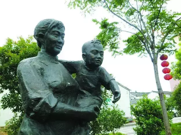 大堰河是人还是河，大堰河是一个人还是一条河（大堰河——我的保姆）