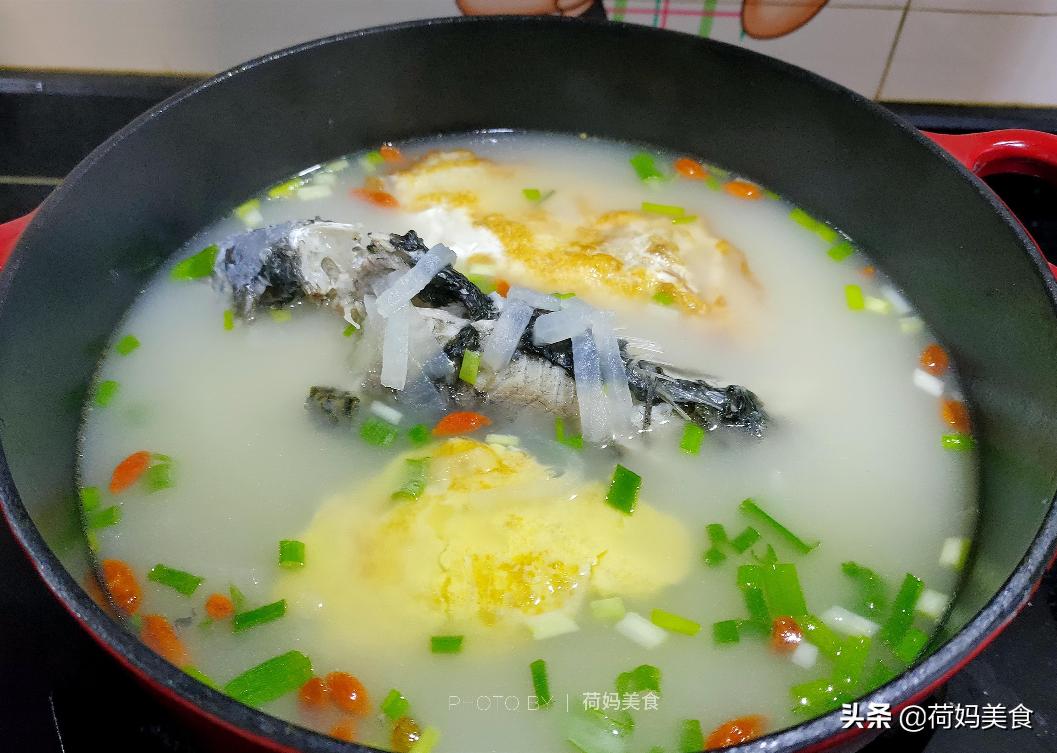 大厨亲授家常鲫鱼汤做法，汤白味鲜零失败，简单几步轻松上手
