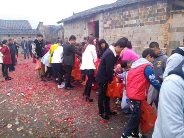 打饼子是啥意思，打饼子是什么意思（充满童趣的“打饼子”）