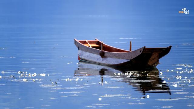 泸沽湖海拔高度多少米，泸沽湖海拔多高（穿越时空的浪漫邂逅）
