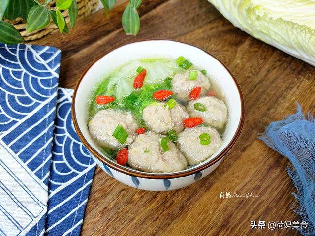 白菜丸子汤怎么做，给孩子煮一锅白菜肉丸汤
