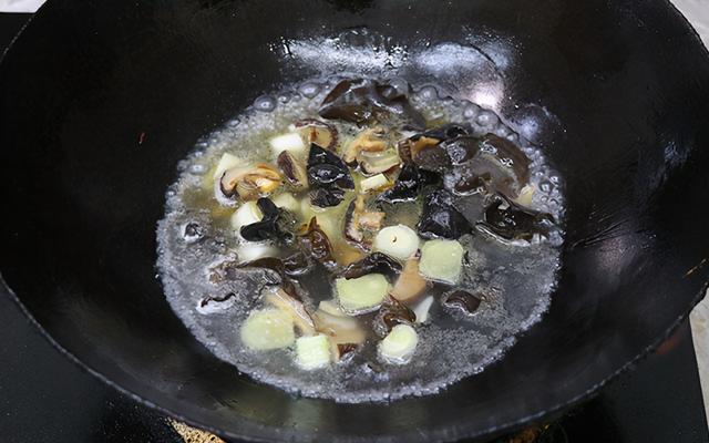 做豆腐鸡蛋简单做法，做豆腐鸡蛋简单做法视频（酥香软嫩又多汁）