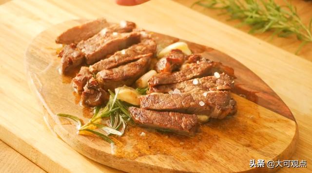 菲力牛排是牛的哪个部位，菲力牛排是指的牛哪个部位（菲力牛排是哪个部位）