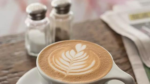 咖啡加盐有什么的效果，喝咖啡加盐有什么作用（咖啡加盐更好喝？你也来试试）