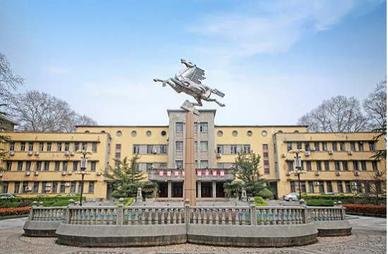 武汉理工大学图书馆（占地近4000亩）