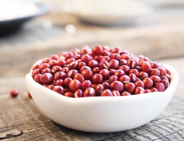 赤小豆和红豆的区别，红豆与赤小豆的功效与作用的区别（“红豆”和“赤小豆”有啥不同）