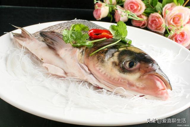 鱼头怎么做，鱼头怎么做才能好吃（不用辣椒也鲜香没腥味）