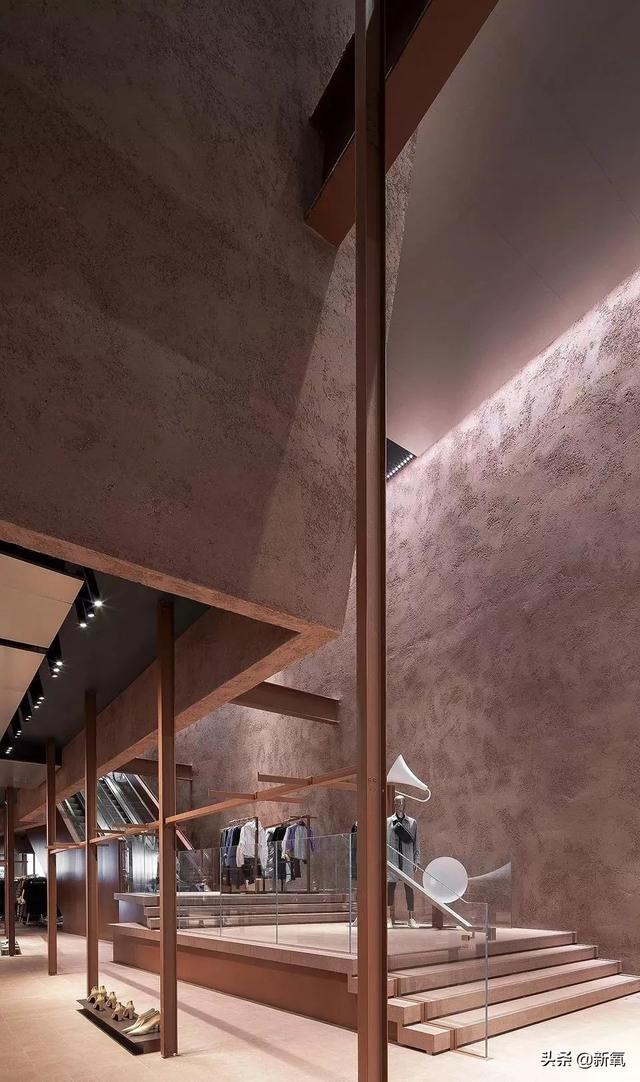 ur品牌属于什么档次，ur包包是什么档次（被误会多年的“国际大牌”其实是广州产的伪洋货）