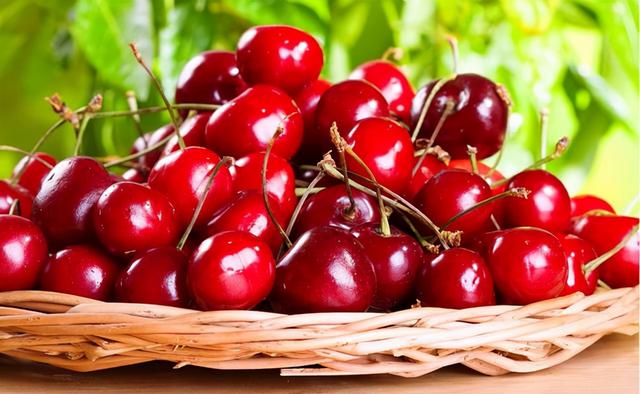 樱桃和车厘子的区别在哪里，樱桃和车厘子的区别在哪里呢（樱桃和车厘子的区别在哪里）