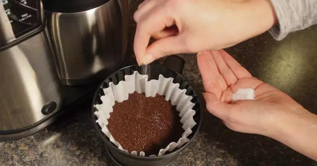 咖啡加盐有什么的效果，喝咖啡加盐有什么作用（咖啡加盐更好喝？你也来试试）