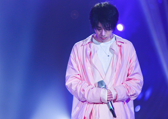 华晨宇哥谭歌词，华晨宇的全部歌曲歌词（这12首歌希望能让大众感到快乐）