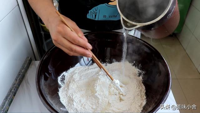 蒸包子发面的方法，包子如何发面蒸得又快又好（个个松软洁白不塌陷）