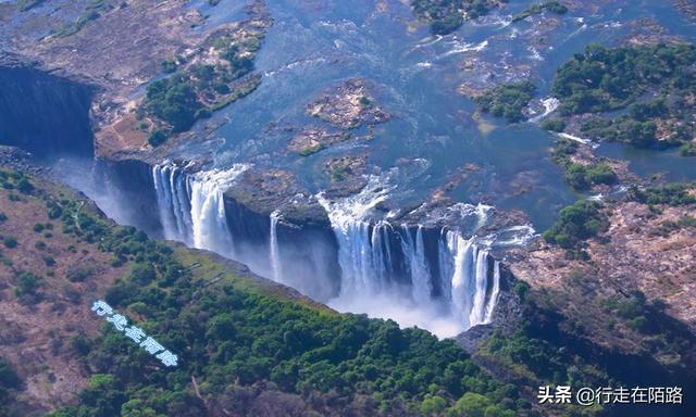 维多利亚大瀑布，维多利亚瀑布（平均每秒935吨流量）