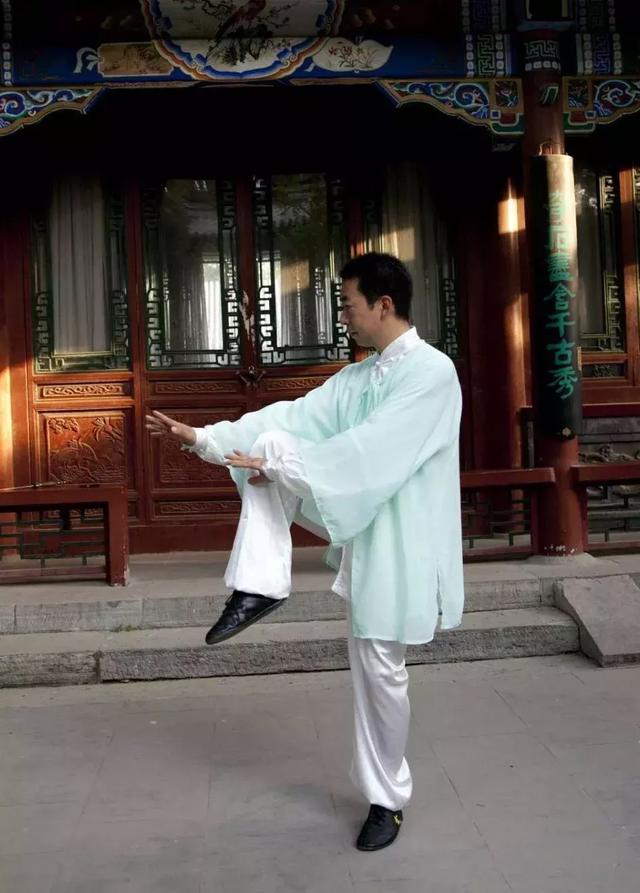 太极拳基本步法及口诀,太极走和跑怎么练 太极拳基本步法及口诀,太极走和跑怎么练