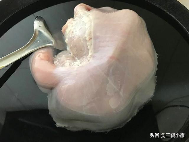 猪肚汤的做法，猪肚红枣花生汤（适合春寒暖胃的咸菜猪肚汤）