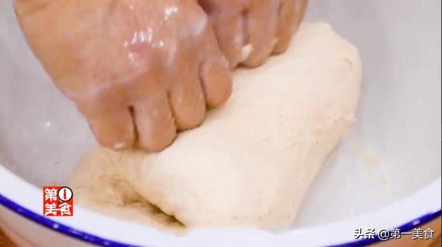 炸油条的做法和配方（早餐师傅商业级炸油条配方和秘诀在这）