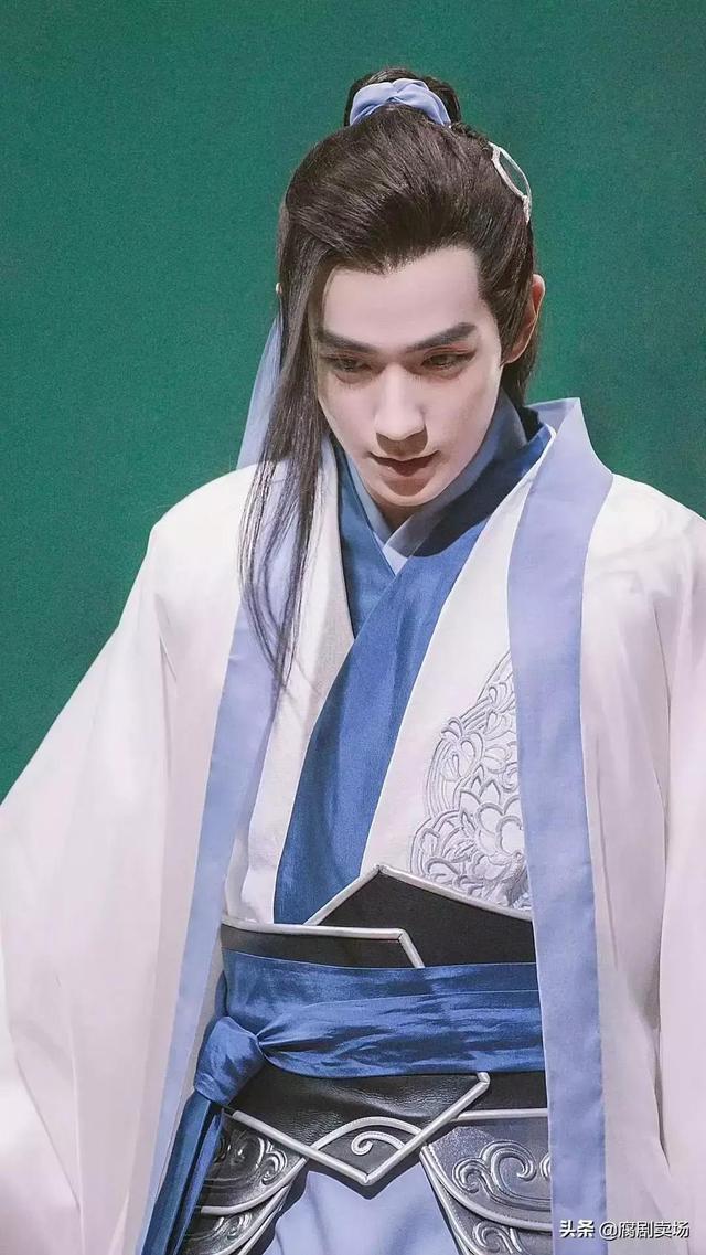 软锦：“朱一龙/公子景/古风壁纸背景锁屏”，软锦披袍拥鼻行指什么生肖（今天笼屉里外都在发朱一龙的公子景图片）