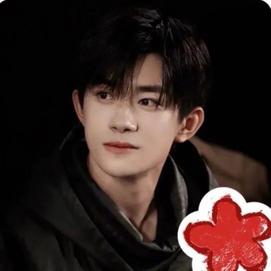 易烊千玺的星座，易烊千玺星座头像微信（收集近期绝绝子的易烊千玺头像）