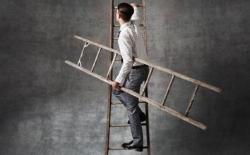 基层公务员职级并行一片骂声，职级并行引发基层不满（“僧多粥少”仍然存在）