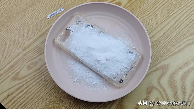 手机壳发黄了怎么变白，手机壳发黄怎么变白（手机壳发黄不要扔）