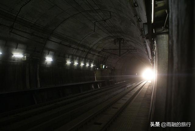 海底隧道有多深，胶州湾海底隧道有多深（53公里17年才建完）