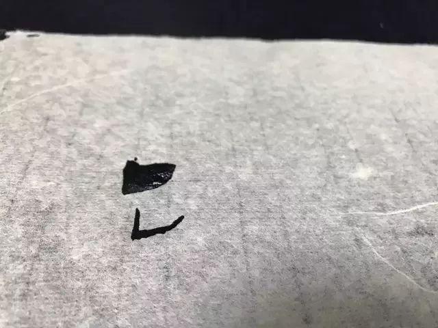 初学者怎样练毛笔字 教你写出好看的书法，初学者怎样练毛笔字（初练毛笔字，究竟如何开始写）