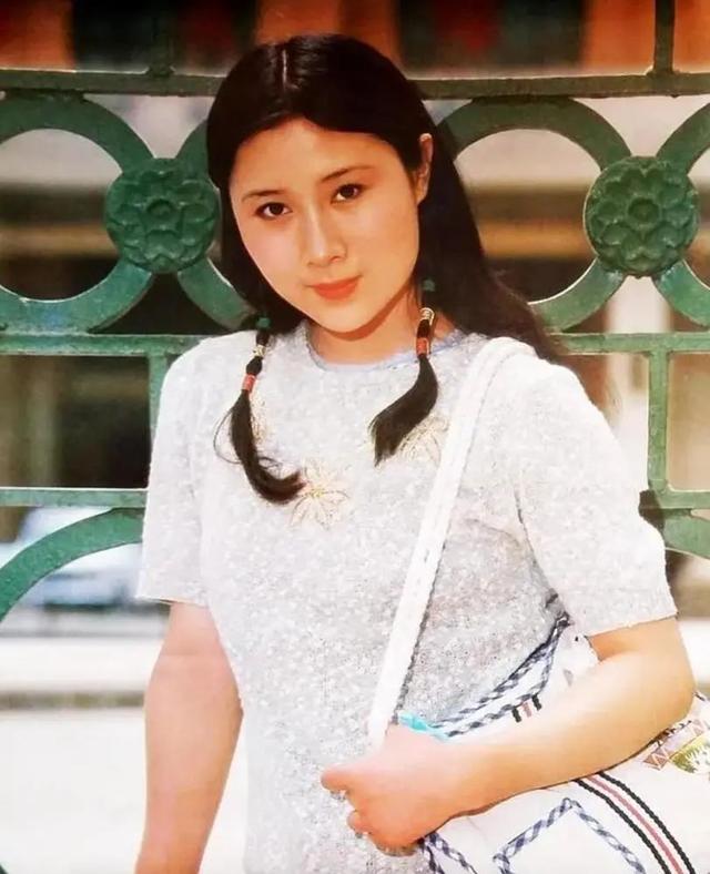 言情小说排行榜2013前十名，2013年小说排行榜言情（80年代父辈迷恋的“挂历女神”）