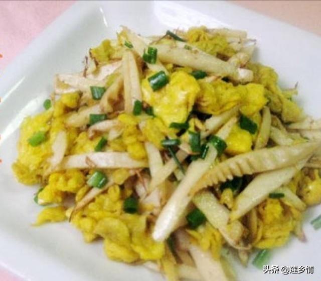 竹笋炒腊肉的做法，腊肉炒竹笋的做法（小笋炒腊肉绝对美味）
