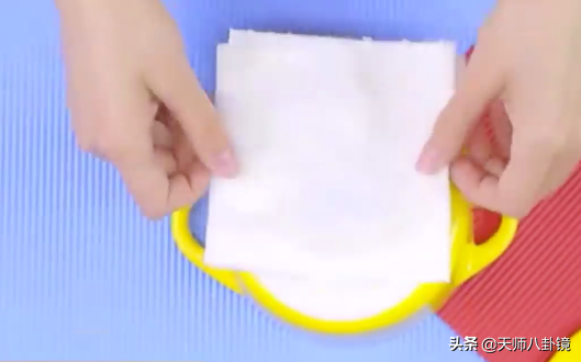 新碗的标签胶怎么去除，新碗的标签怎么去除（生活小窍门之快速去除胶印）