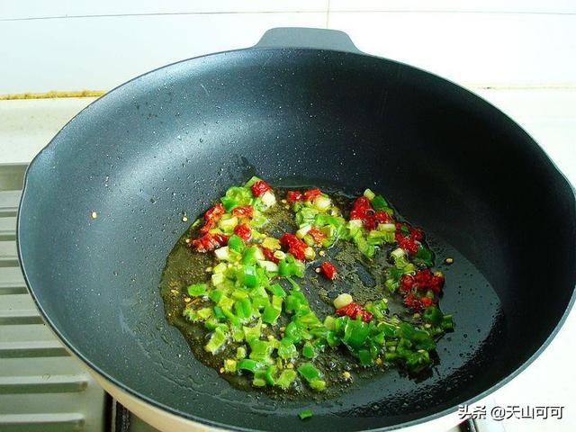 臭豆腐怎么做最好吃，臭豆腐怎么做好吃（这样做比原来的好吃不止十倍）