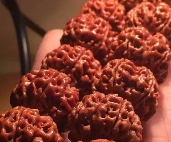 金刚菩提手串如何盘，金刚菩提手串盘花了还能恢复吗（才能盘出极品包浆）