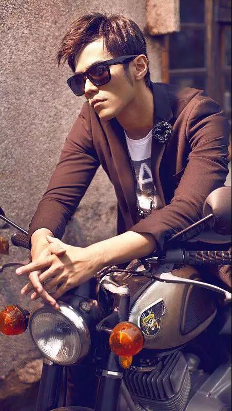 周杰伦高清图片，周杰伦照片（周杰伦高清壁纸：我不曾等雨停）